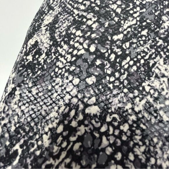 NWOT SPANX Faux Leather Snake Shine Leggings - Picture 7 of 14